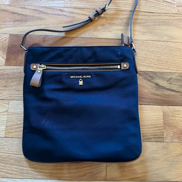 Michael Kors Nylon Kelsey Large Crossbody In Admiral - Picture 5 of 6
